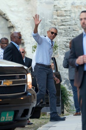 Former US president Barack Obama arrives ar the Palais des Papes in Avignon with his family during his french holidays. 16 Jun 2019 Pictured: Former US president Barack Obama arrives ar the Palais des Papes in Avignon with his family during his french holidays. Photo credit: EliotPress / MEGA TheMegaAgency.com +1 888 505 6342 (Mega Agency TagID: MEGA445628_001.jpg) [Photo via Mega Agency]