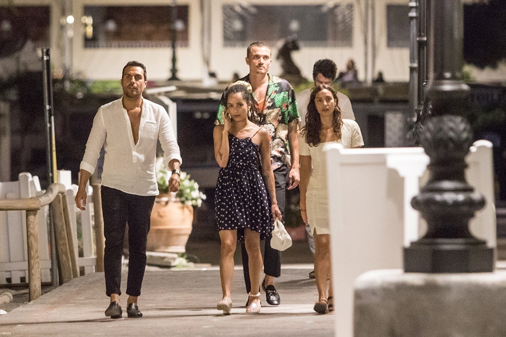 *EXCLUSIVE* Zoe Kravitz and Karl Glusman enjoy a meal with friends while on holiday in Positano!