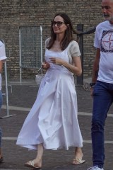 EXCLUSIVE: Angelina Jolie leaves the Vatican Museums with her daughter Zahara Jolie-Pitt after a guided tour. 20 Jul 2022 Pictured: Angelina Jolie. Photo credit: ROMA / MEGA TheMegaAgency.com +1 888 505 6342 (Mega Agency TagID: MEGA879747_001.jpg) [Photo via Mega Agency]