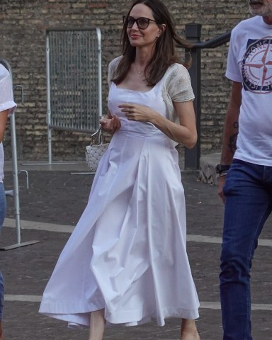 EXCLUSIVE: Angelina Jolie leaves the Vatican Museums with her daughter Zahara Jolie-Pitt after a guided tour. 20 Jul 2022 Pictured: Angelina Jolie. Photo credit: ROMA / MEGA TheMegaAgency.com +1 888 505 6342 (Mega Agency TagID: MEGA879747_001.jpg) [Photo via Mega Agency]