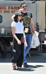 Jenna Dewan and boyfriend Steve Kazee enjoy the beautiful summers day at the 'Farmer's Market' in Studio City, CA. 15 Jul 2019 Pictured: Jenna Dewan, Steve Kazee. Photo credit: SPW / MEGA TheMegaAgency.com +1 888 505 6342 (Mega Agency TagID: MEGA466441_007.jpg) [Photo via Mega Agency]