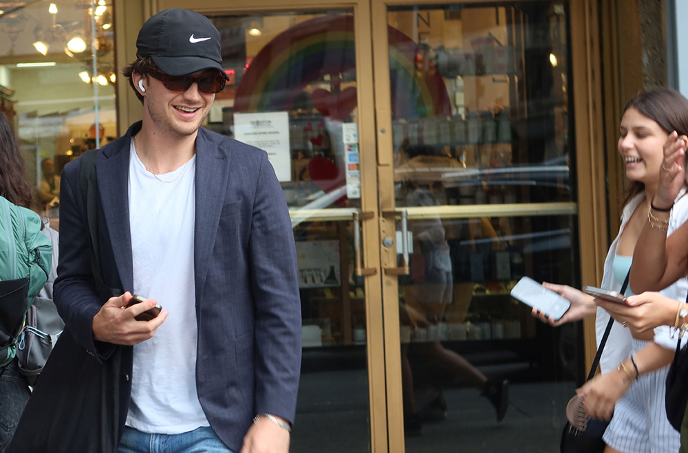 Actor Joe Keery Exits Taylor Swift Studio Session And Stops For Taylor Swift Fans At El Studios