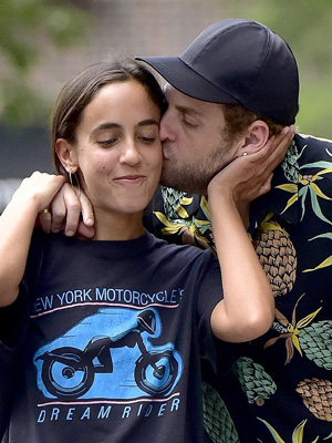 Jonah Hill, Gianna Santos