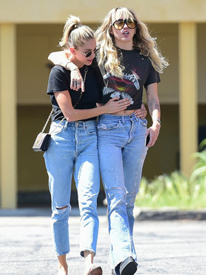 Kaitlynn Carter, Miley Cyrus
