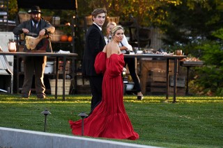 Newport, RI  - Celebrities guests arrive to Jennifer Lawrence and Cooke Maroney's wedding in Newport, Rhode Island.

Pictured: Sienna Miller

BACKGRID USA 19 OCTOBER 2019 

USA: +1 310 798 9111 / usasales@backgrid.com

UK: +44 208 344 2007 / uksales@backgrid.com

*UK Clients - Pictures Containing Children
Please Pixelate Face Prior To Publication*