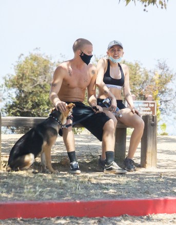 Los Angeles, CALI  - *EXCLUSIVE*  - Miley Cyrus and boyfriend Cody Simpson go hiking with their dog in Los Angeles. The singer wore a mask with BLM on it as her Aussie beau rocked a black mask. The couple then made a quick stop for food before heading home.

Pictured: Miley Cyrus, Cody Simpson

BACKGRID USA 4 JUNE 2020 

USA: +1 310 798 9111 / usasales@backgrid.com

UK: +44 208 344 2007 / uksales@backgrid.com

*UK Clients - Pictures Containing Children
Please Pixelate Face Prior To Publication*