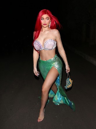 EXCLUSIVE: Kylie Jenner looks Stunning as she dresses as 'Ariel' from 'The Little Mermaid' for a Halloween party in Beverly Hills, CA

Pictured: Kylie Jenner
Ref: SPL5125471 311019 EXCLUSIVE
Picture by: THEREALSPW / SplashNews.com

Splash News and Pictures
Los Angeles: 310-821-2666
New York: 212-619-2666
London: +44 (0)20 7644 7656
Berlin: +49 175 3764 166
photodesk@splashnews.com

World Rights