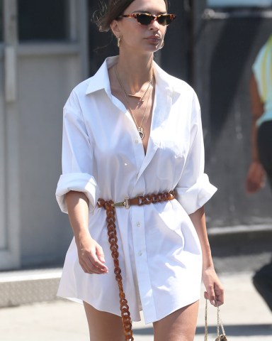 Emily Ratajkowski out and about in New York CityPictured: Emily RatajkowskiRef: SPL5106835 300719 NON-EXCLUSIVEPicture by: ENT / SplashNews.comSplash News and PicturesLos Angeles: 310-821-2666New York: 212-619-2666London: +44 (0)20 7644 7656Berlin: +49 175 3764 166photodesk@splashnews.comWorld Rights, No France Rights, No Italy Rights, No Japan Rights