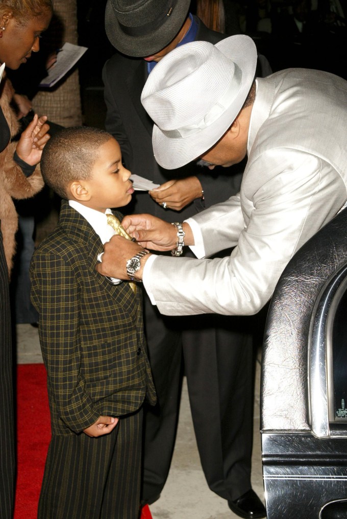 Steve Harvey Fixes His Son’s Bowtie