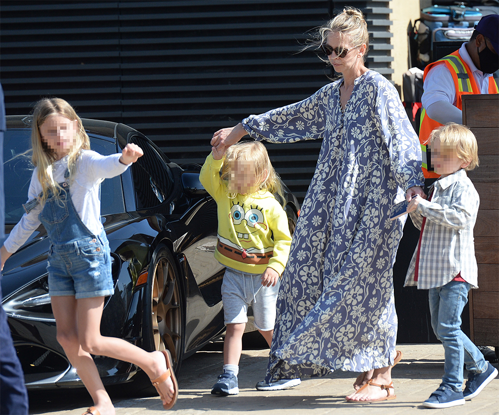 Kayte Walsh and Kids with Kelsey Grammer
Kelsey Grammer and Family out and about, Los Angeles, California, USA - 15 May 2021