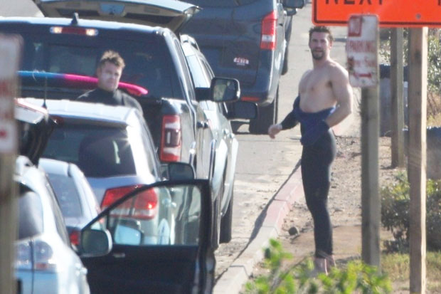 Liam Hemsworth surfing