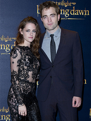 Robert Pattinson & Kristen Stewart on the red carpet promoting 'Twilight'