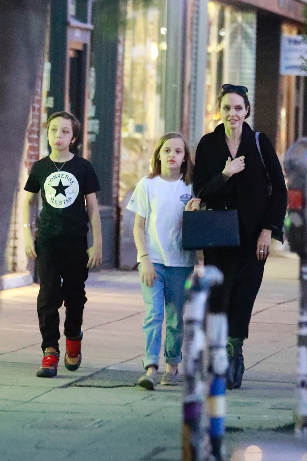 Angelina Jolie, Knox, Vivienne Jolie-Pitt