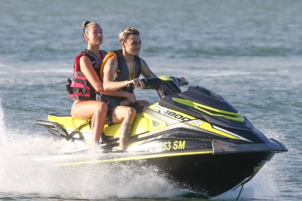 Miami, FL  - *EXCLUSIVE* - It's Friday and songstress Dua Lipa and boyfriend Anwar Hadid are getting a headstart to the weekend jetski fun in Miami with friends.

Pictured: Dua Lipa, Anwar Hadid 

BACKGRID USA 3 JANUARY 2020 

USA: +1 310 798 9111 / usasales@backgrid.com

UK: +44 208 344 2007 / uksales@backgrid.com

*UK Clients - Pictures Containing Children
Please Pixelate Face Prior To Publication*