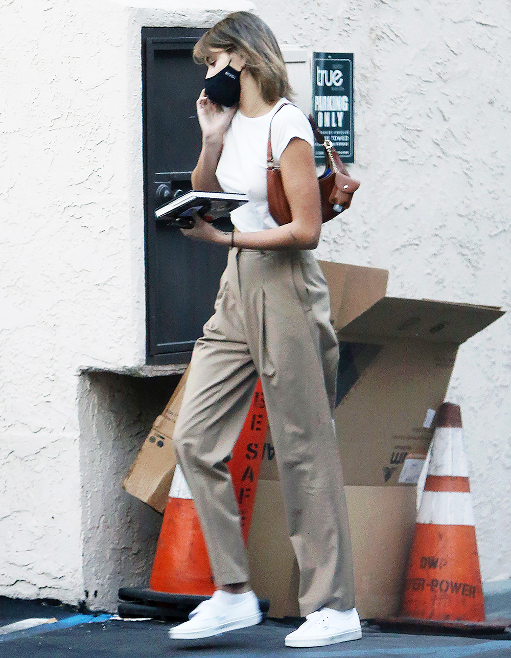 EXCLUSIVE: Model Kaia Gerber goes for coffee and spent 7 hours in the hair salon to upgrade her hairstyle in Studio City. 11 Feb 2021 Pictured: Kaia Gerber. Photo credit: Porkys/CrownMedia/MEGA TheMegaAgency.com +1 888 505 6342 (Mega Agency TagID: MEGA732835_001.jpg) [Photo via Mega Agency]