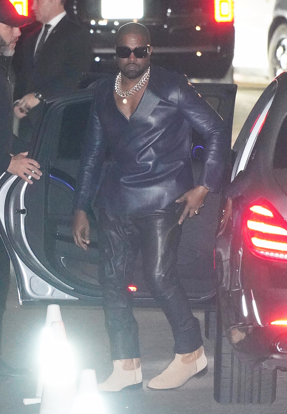 West Hollywood, CA  - Kim Kardashian West and Kanye West look stylish as they arrive at Chateau Marmont for Beyoncé and Jay-Z's Oscars after-party in West Hollywood.Pictured: Kanye West BACKGRID USA 10 FEBRUARY 2020 USA: +1 310 798 9111 / usasales@backgrid.comUK: +44 208 344 2007 / uksales@backgrid.com*UK Clients - Pictures Containing ChildrenPlease Pixelate Face Prior To Publication*