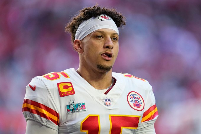 Patrick Mahomes Warms Up