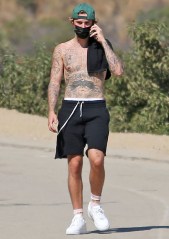 Justin Bieber hiking at running canyon in Los Angeles. 02 Oct 2020 Pictured: Justin Bieber. Photo credit: CrownMedia/MEGA TheMegaAgency.com +1 888 505 6342 (Mega Agency TagID: MEGA705057_002.jpg) [Photo via Mega Agency]