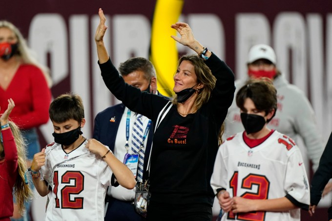 Gisele Bundchen waves to fans at the Super Bowl