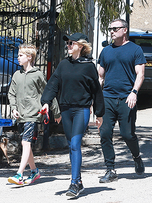 Naomi Watts & Liev Schreiber & their kids