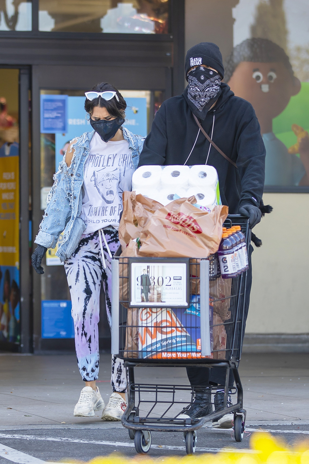 *EXCLUSIVE* Masked Bonny and Clyde! Tommy Lee and Brittany Furlan pick up groceries and then medicine from the vet