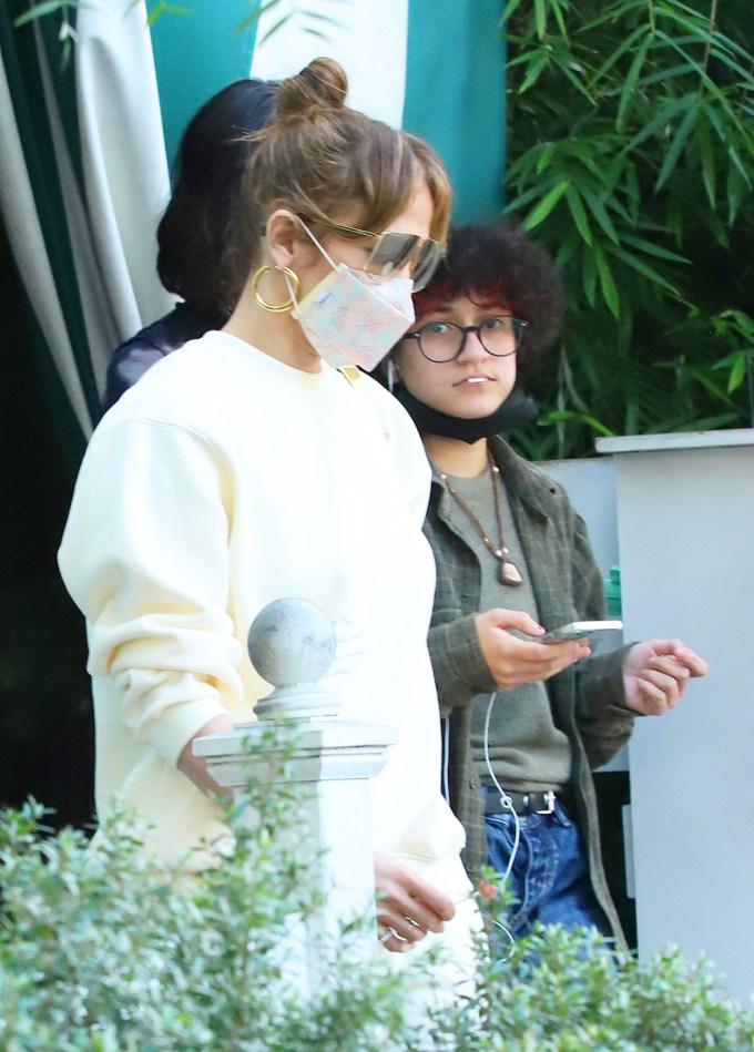 Jennifer Lopez Enjoy A Lunch Date