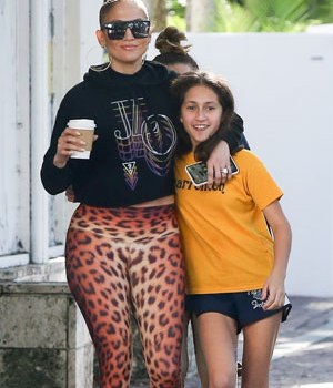 Jennifer Lopez, Emme Muniz