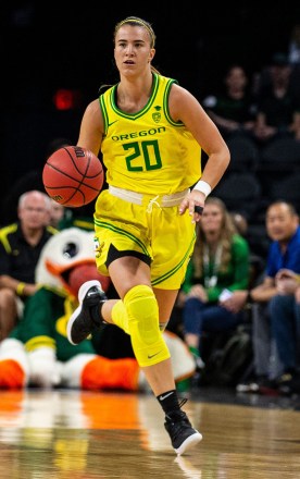 Las Vegas, NV, U.S.A. Oregon Ducks guard Sabrina Ionescu (20) brings the ball up court during the NCAA Pac 12 Women's Basketball Tournament Semifinals between Arizona Wildcats and the Oregon Ducks 88-70 win at Mandalay Bay Event Center Las Vegas, NV. Thurman James / CSM
NCAA Basketball Pac 12 Women's Basketball Tournament Semifinals Arizona vs Oregon, Las Vegas, USA - 07 Mar 2020