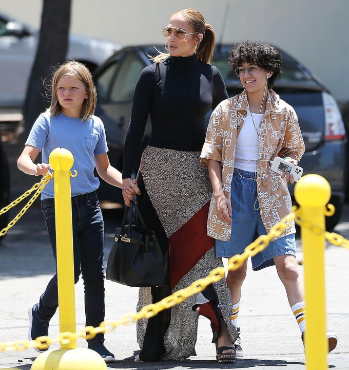 Ben Affleck & Jennifer Lopez With The Kids At Melrose Trading Post