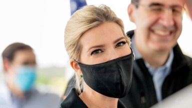 Ivanka Trump putting on a face mask in Maryland