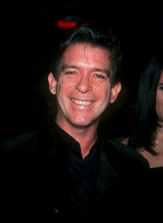 07/24/00 New York City
"YAHOO! INTERNET LIFE" Magazine's 3rd Annual Online Music Awards at Studio 54.
MTV news host Kurt Loder.
Photo by ®Evan Agostini/BEI
BEI-AE
YAHOO
bei000724ea_012