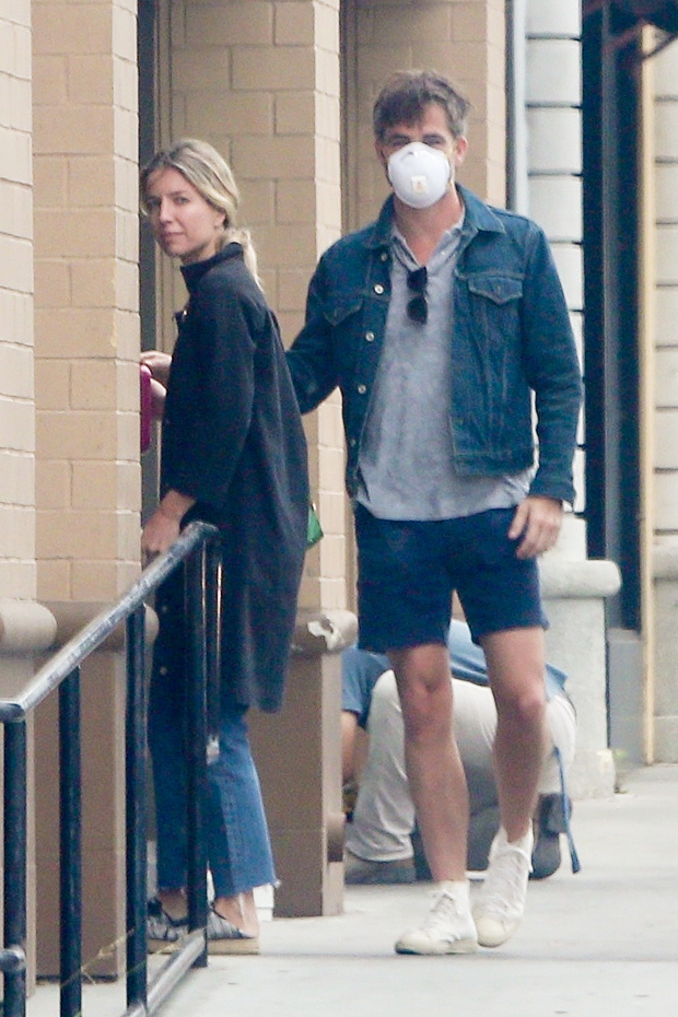 Chris Pine & GF Annabelle Wallis in LA