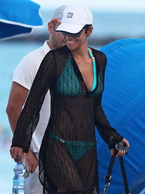 Oscar winning actress Halle Berry relaxes with friends at the beach in Miami, FL on late Sunday afternoon. Halle wore a turquoise bikini with a black coverup as she spends the Memorial Day holiday with friends in South Beach since her ex boyfriend has custody of her daughter for the weekend.Pictured: Halle BerryRef: SPL184181 300510 NON-EXCLUSIVEPicture by: SplashNews.comSplash News and PicturesLos Angeles: 310-821-2666New York: 212-619-2666London: 0207 644 7656Milan: 02 4399 8577photodesk@splashnews.comWorld Rights, No Slovenia Rights