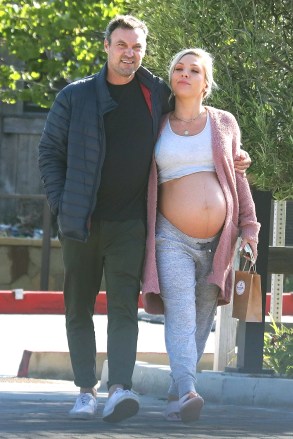 Malibu, C  - *EXCLUSIVE*  - Brian Austin Green and Sharna Burgess are expecting their baby real soon and the couple can't seem to keep their hands (and lips) off each other. The lovebirds are out shopping at Sweet Bu Candy in Malibu and Sharna is showing off her huge bump meanwhile Brian leans over for a kiss during their walk.

Pictured: Brian Austin Green, Sharna Burgess

BACKGRID USA 16 MAY 2022 

BYLINE MUST READ: RMBI / BACKGRID

USA: +1 310 798 9111 / usasales@backgrid.com

UK: +44 208 344 2007 / uksales@backgrid.com

*UK Clients - Pictures Containing Children
Please Pixelate Face Prior To Publication*