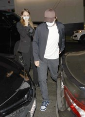 'Batman', Star, Robert Pattinson and Suki Waterhouse seen arriving at the Viper Room in West Hollywood, CA. 25 May 2022 Pictured: Robert Pattinson, Suki Waterhouse. Photo credit: MEGA TheMegaAgency.com +1 888 505 6342 (Mega Agency TagID: MEGA862090_001.jpg) [Photo via Mega Agency]