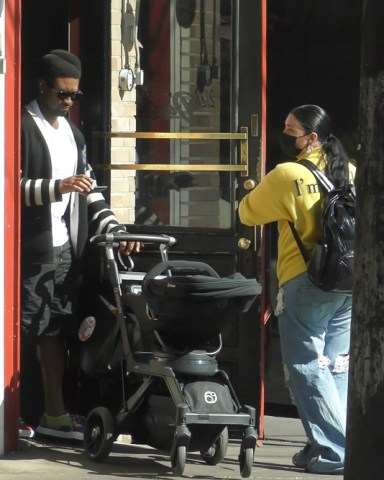 Los Feliz, CA  - *EXCLUSIVE*  - Usher and his girlfriend Jenn Goicoechea enjoy some family time as they step out for lunch with their daughter Sovereign and their newborn baby.

Pictured: Usher, Jenn Goicoechea

BACKGRID USA 17 OCTOBER 2021 

USA: +1 310 798 9111 / usasales@backgrid.com

UK: +44 208 344 2007 / uksales@backgrid.com

*UK Clients - Pictures Containing Children
Please Pixelate Face Prior To Publication*