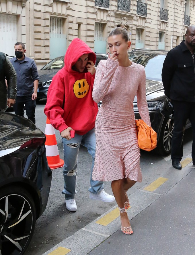 Justin Bieber & Hailey Baldwin Don Pink In Paris