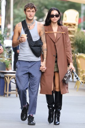 Dua Lipa, Anwar Hadid And Yolanda Hadid Walk Home From Lunch In New York City. Dua is wearing a rust trench coat, alligator boots and plaid mini skirt. Dua walks her dog on a leash.

Pictured: Dua Lipa,Anwar Hadid
Ref: SPL5258911 210921 NON-EXCLUSIVE
Picture by: Christopher Peterson / SplashNews.com

Splash News and Pictures
USA: +1 310-525-5808
London: +44 (0)20 8126 1009
Berlin: +49 175 3764 166
photodesk@splashnews.com

World Rights