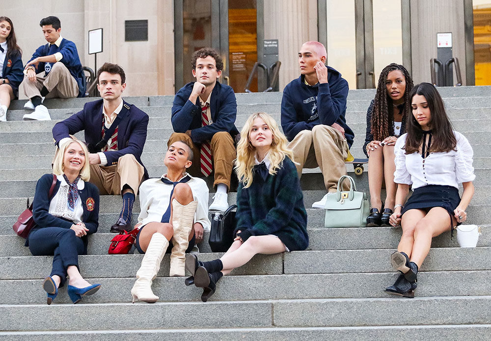 Evan Mock, Emily Alyn Lind, Thomas Doherty, Eli Brown, Jordan Alexander, Zion Moreno, Savannah Lee Smith are seen at the film set of the 'Gossip Girl' TV Series in New York City. NON-EXCLUSIVE November 10, 2020. 10 Nov 2020 Pictured: Tavi Gevinson,Evan Mock,Emily Alyn Lind,Thomas Doherty,Eli Brown,Jordan Alexander,Zion Moreno,Savannah Lee Smith. Photo credit: Jose Perez/Bauergriffin.com / MEGA TheMegaAgency.com +1 888 505 6342 (Mega Agency TagID: MEGA714376_010.jpg) [Photo via Mega Agency]