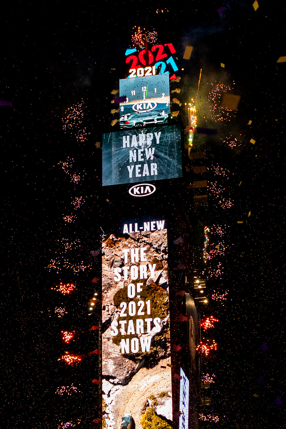 New Years' Eve Ball Drop in Times Square Times Square, NY. 31 Dec 2020 Pictured: New Years' Eve Ball Drop in Times Square. Photo credit: MEGA TheMegaAgency.com +1 888 505 6342 (Mega Agency TagID: MEGA723780_001.jpg) [Photo via Mega Agency]