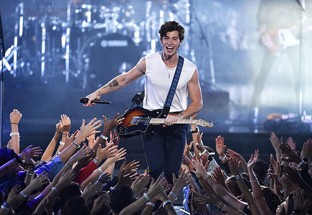 Shawn Mendes performing