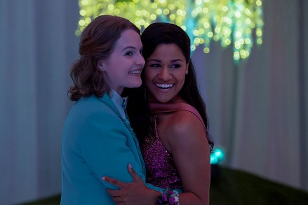 THE PROM (L to R) JO ELLEN PELLMAN as EMMA, ARIANA DEBOSE as ALYSSA GREENE in THE PROM. Cr. MELINDA SUE GORDON/NETFLIX © 2020