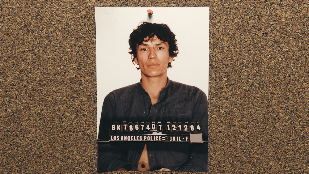 Richard Ramirez (The Night Stalker) in episode 4 “Manhunt” of Night Stalker: The Hunt for a Serial Killer. Cr. NETFLIX © 2021