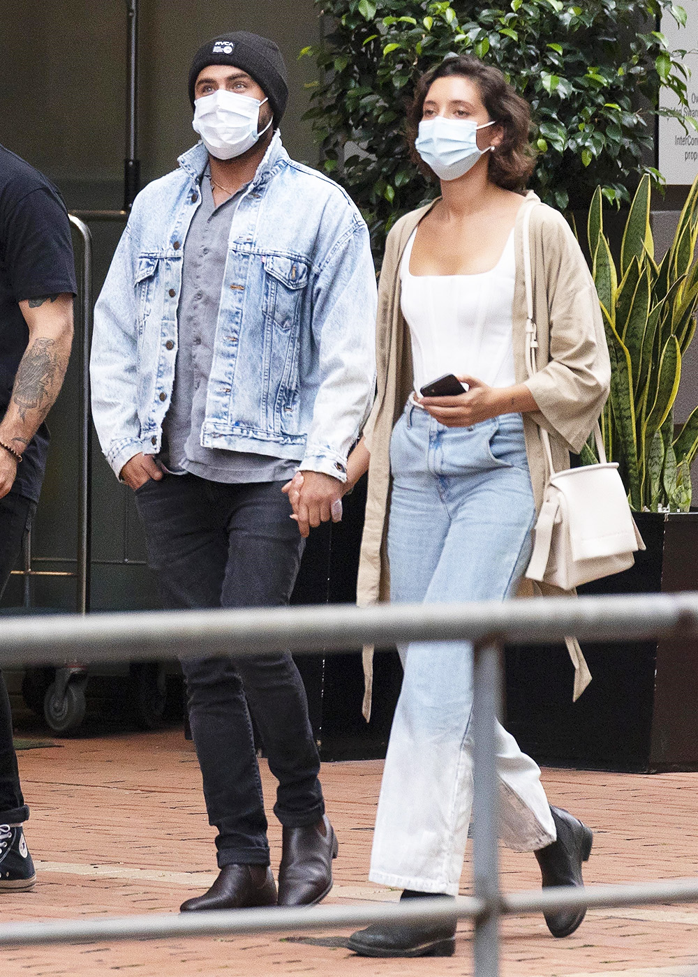 Sydney, AUSTRALIA - *EXCLUSIVE* - Zac Efron pictured out in Chinatown / Haymarket with his girlfriend Vanessa Valladares. The pair were joined by another couple for dinner at a Korean restaurant called Bornga. After dinner, the couples took a walk through the city and found a bar in an alley.Pictured: Zac Efron, Vanessa ValladaresBACKGRID USA 9 JANUARY 2021 BYLINE MUST READ: MTRX / BACKGRIDUSA: +1 310 798 9111 / usasales@backgrid.comUK: +44 208 344 2007 / uksales@backgrid.com*UK Clients - Pictures Containing ChildrenPlease Pixelate Face Prior To Publication*