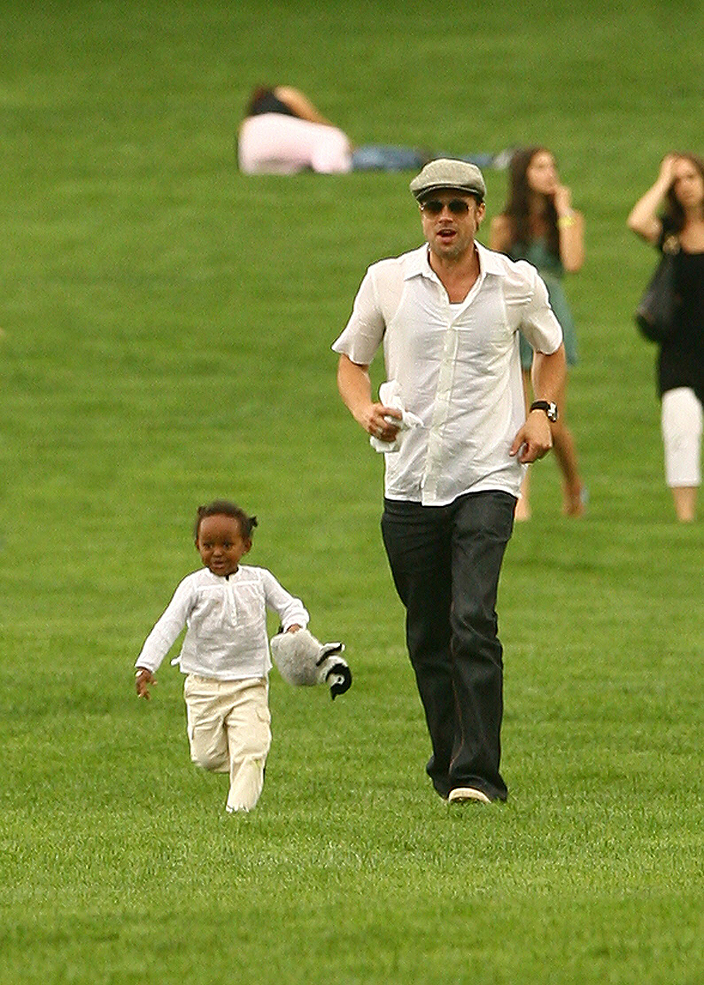 Brad Pitt and Zahara playing in Central Park, NYC