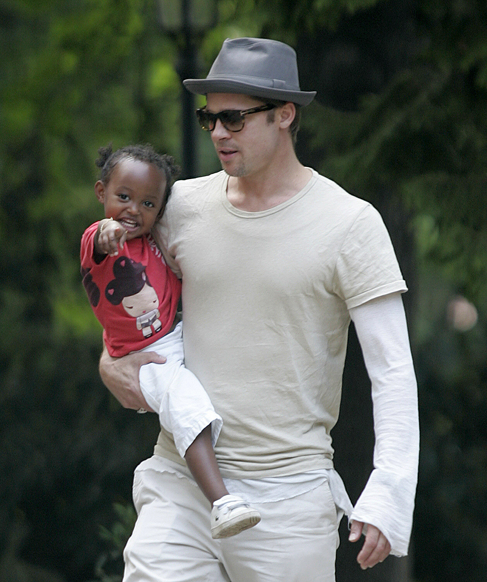 Actor Brab Pitt carries Zahara into a pre-school located at the US Ambassadors residence in Prague Wednesday June 20, 2007. Pitt has been dropping off Zahara, and Pax while Angelina Jolie has been Filming "Man Wanted" in the Czech Republic. Photo by NO CREDIT< MANDATORY




Pictured: 
Ref: SPL6935 200607 NON-EXCLUSIVE
Picture by: SplashNews.com

Splash News and Pictures
USA: +1 310-525-5808
London: +44 (0)20 8126 1009
Berlin: +49 175 3764 166
photodesk@splashnews.com

World Rights