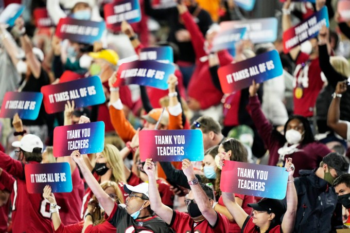 Fans Thank Front Line Workers