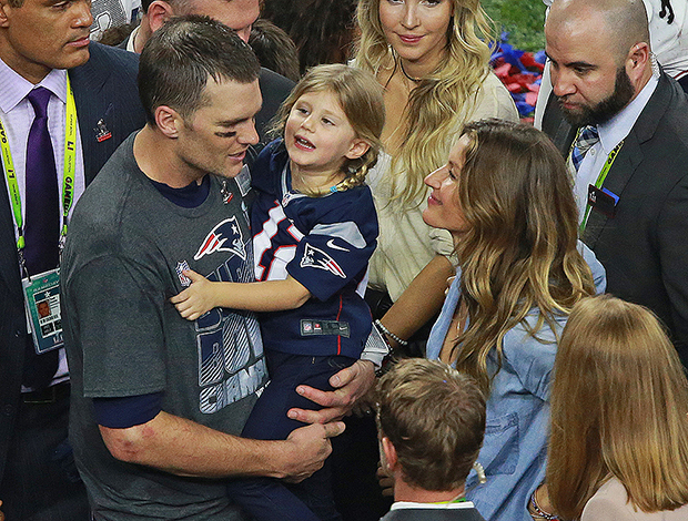 Gisele BŸndchen and her Superstar QB Tom Brady at Super Bowl XLI. Vivian, Benjamin JohnEdward Thomas MoynihanPictured: Tom Brady,Vivian Brady,Gisele Bundchen,Tom Brady family Gisele BŸndchen Galynn Patricia Brady Vivian Brady Benjamin Brady Vivian BRady Gisele Bundchen John Edward Thomas Moynihan Josh McDaniels Vivan Brady NFL Commissioner Roger Goodell Ref: SPL396599 080217 NON-EXCLUSIVE Picture by: SplashNews.com Splash News and Pictures USA: +1 310-525-5808 London: +44 (0)20 8126 1009 Berlin: +49 175 3764 166 photodesk@splashnews.com World Rights