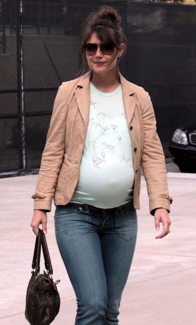 Katie While Pregnant With Suri