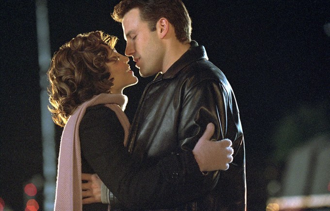 Jennifer Lopez & Ben Affleck Kiss In ‘Jersey Girl’